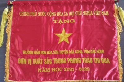 Tập thể trường mầm non Hoa Sen, xã Nam Bình được Thủ tướng Chính phủ tặng cờ thi đua đơn vị xuất sắc trong phong trào thi đua năm học 2021-2022